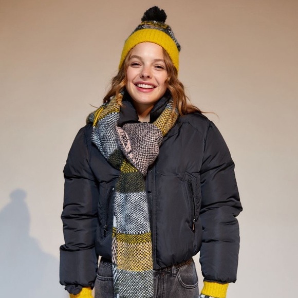 Urban Outfitters Fair Isle Pompom Beanie NWT - Picture 3 of 7